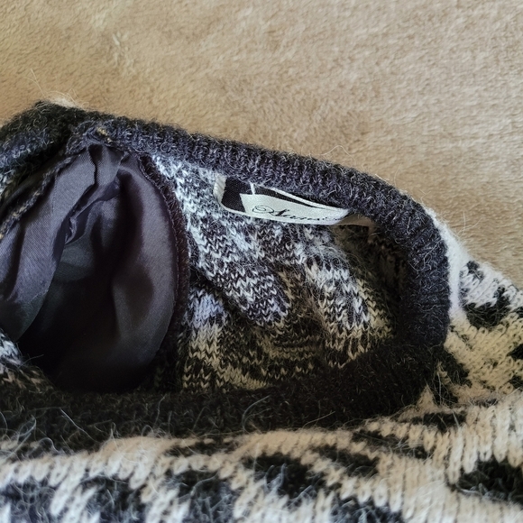 Vintage Sams Souci grey and white rose sweater size small​ - Picture 10 of 11